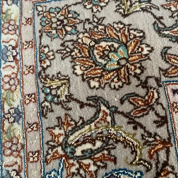 Elegant authentic  Persian Rugs - Picture 10 of 12